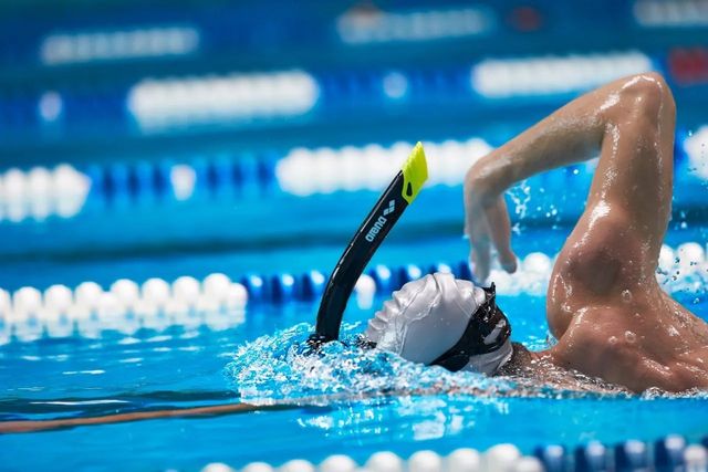 Lo snorkel, un altro degli accessori utili nell’allenamento di nuoto
