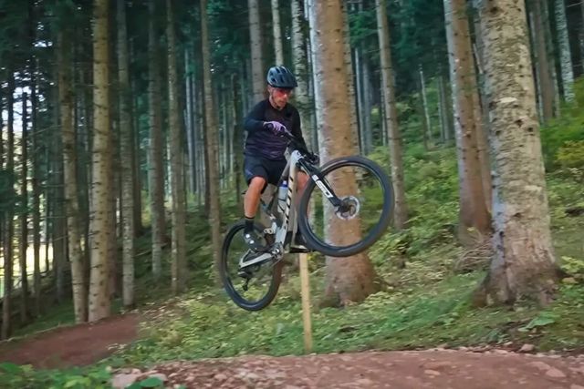 Salti in MTB: come volare (e atterrare) in totale sicurezza