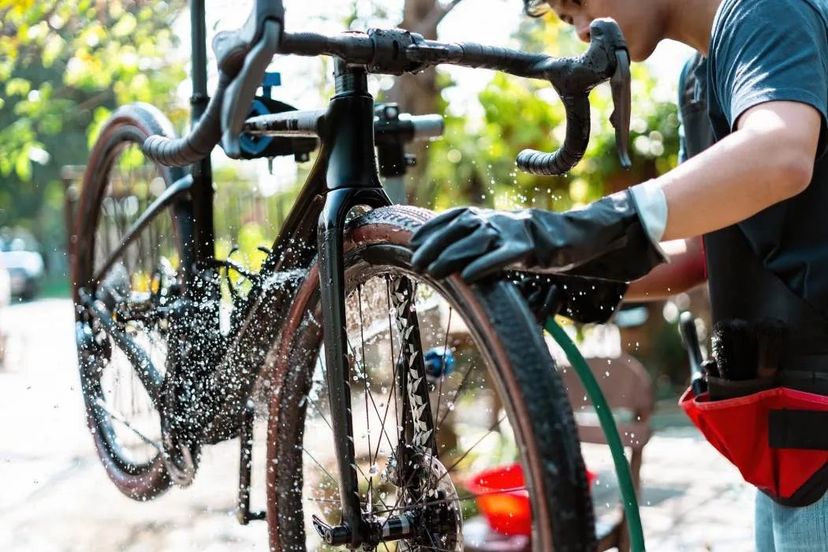 il bike-washing è uno dei servizi accessori apprezzati di un bike hotel