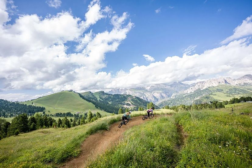 Pedalare in Alto Adige: passi chiusi, natura aperta