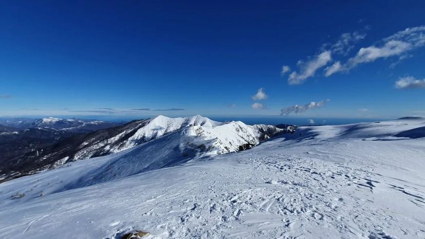 Cima Saccarello con vista mare