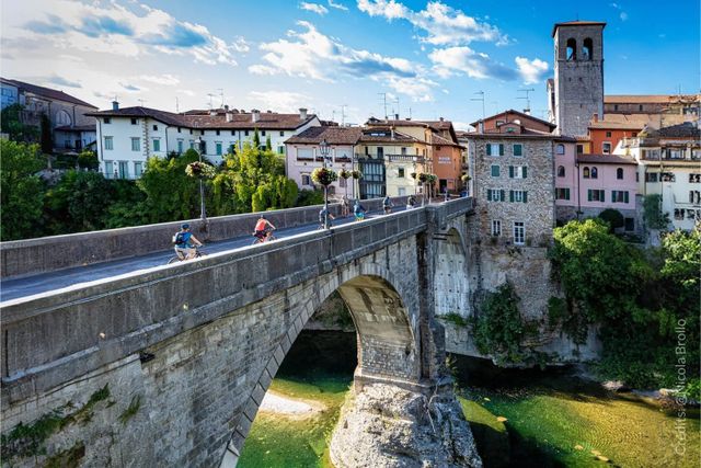 Friuli Venezia Giulia su due ruote: pedalare immersi nella cultura e nell’enogastronomia delle Prealpi