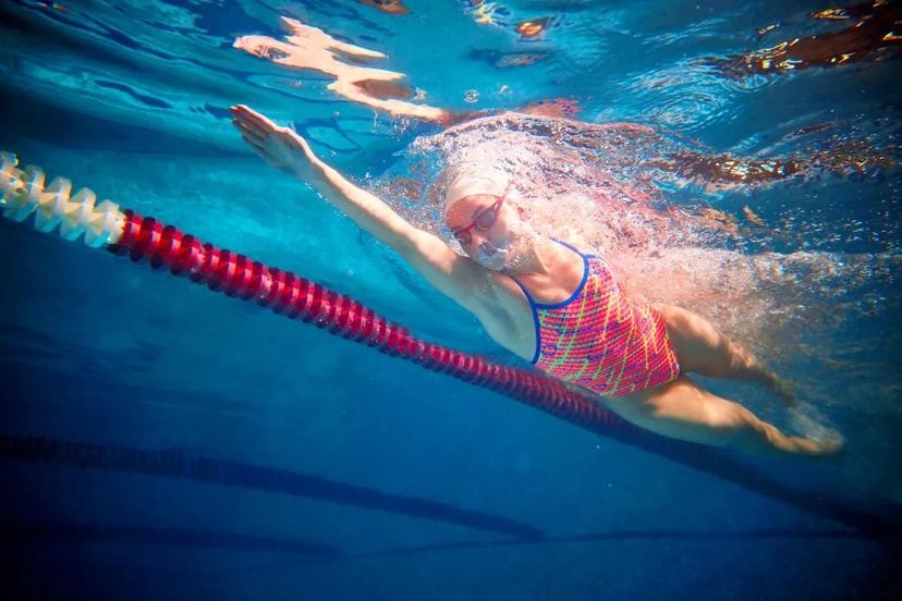 fase di defaticamento nuoto in piscina