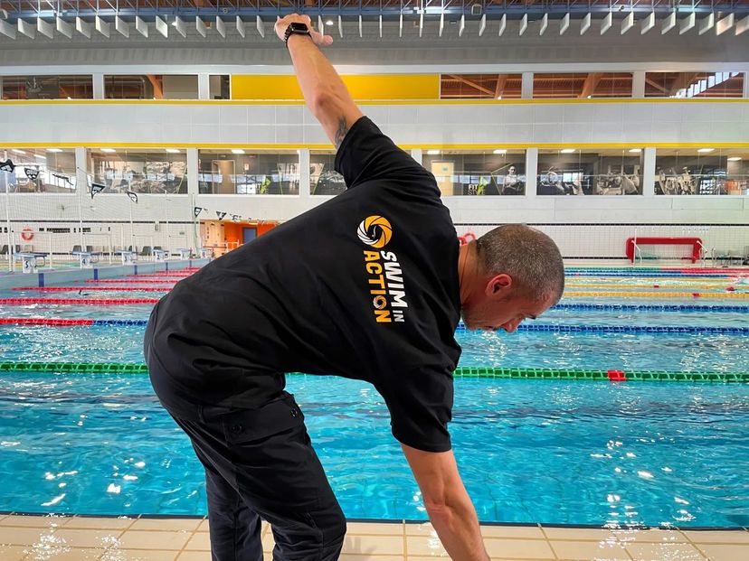 movimento sbagliato del rollio delle spalle nella bracciata a stile libero