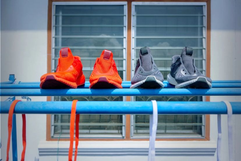 Due paia di scarpe da corsa