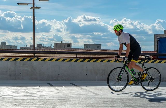 7 spunti per pedalare sotto il sole