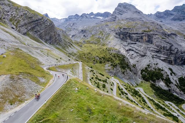 Enjoy Stelvio: gli iconici passi alpini senza traffico motorizzato