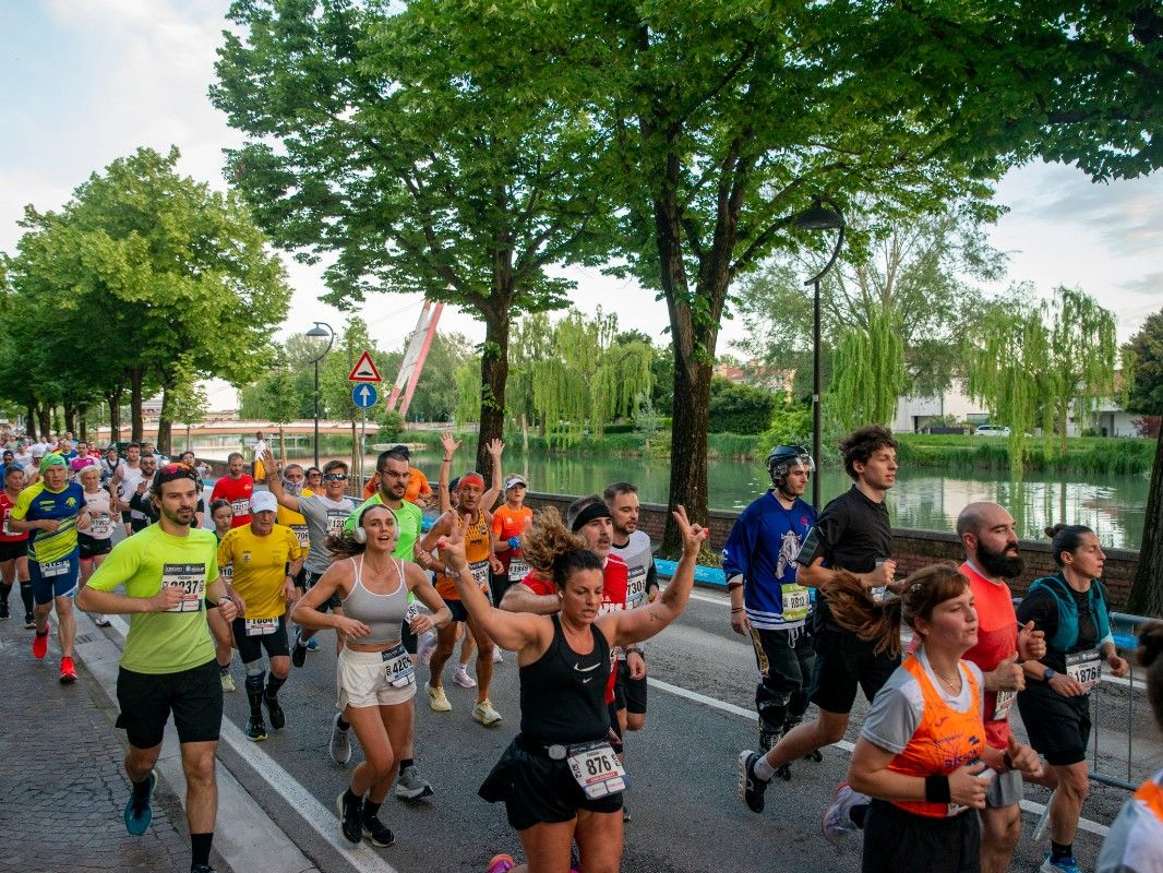 Jesolo Moonlight Half Marathon - image 2 of the gallery