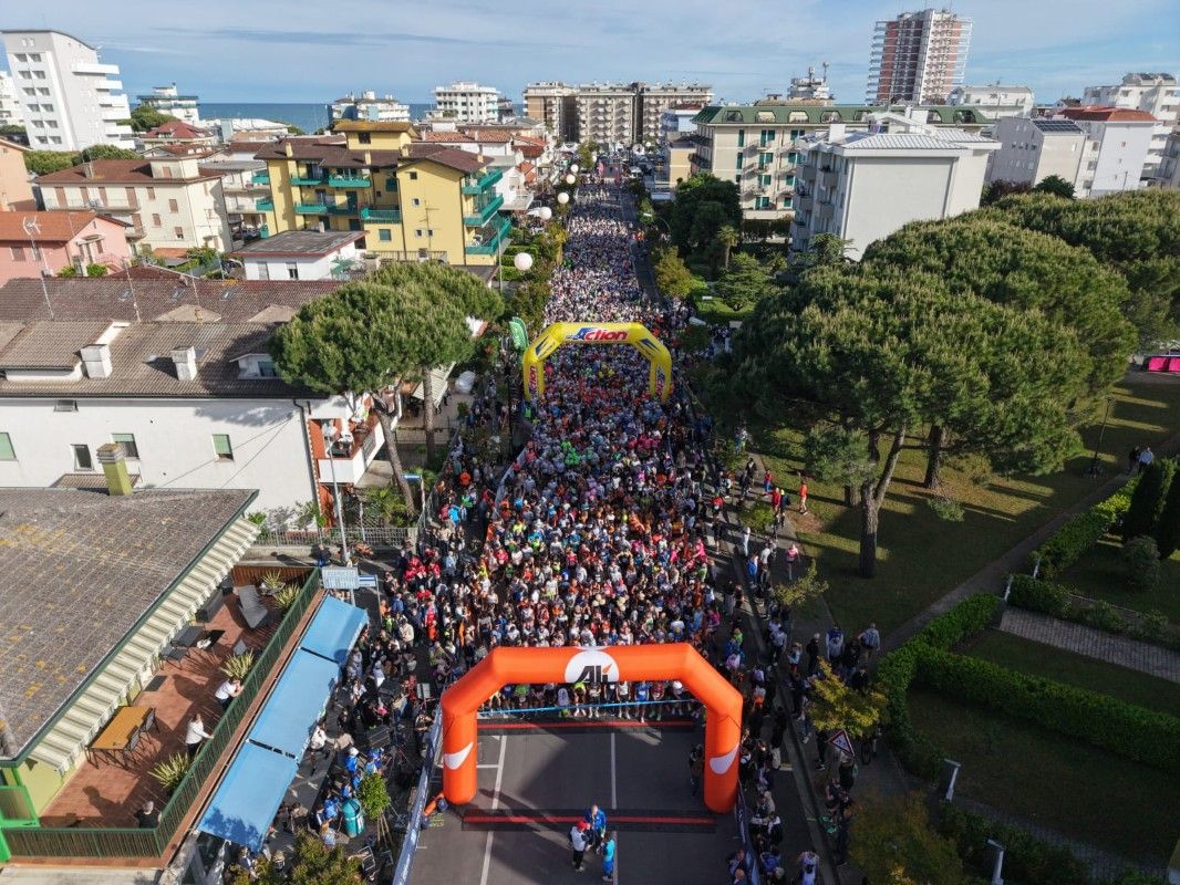Jesolo Moonlight Half Marathon - image 1 of the gallery