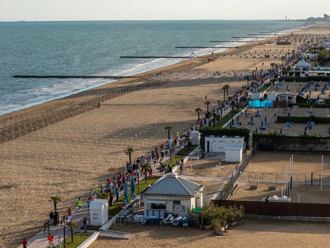 Jesolo Moonlight Half Marathon - image 9 of the gallery